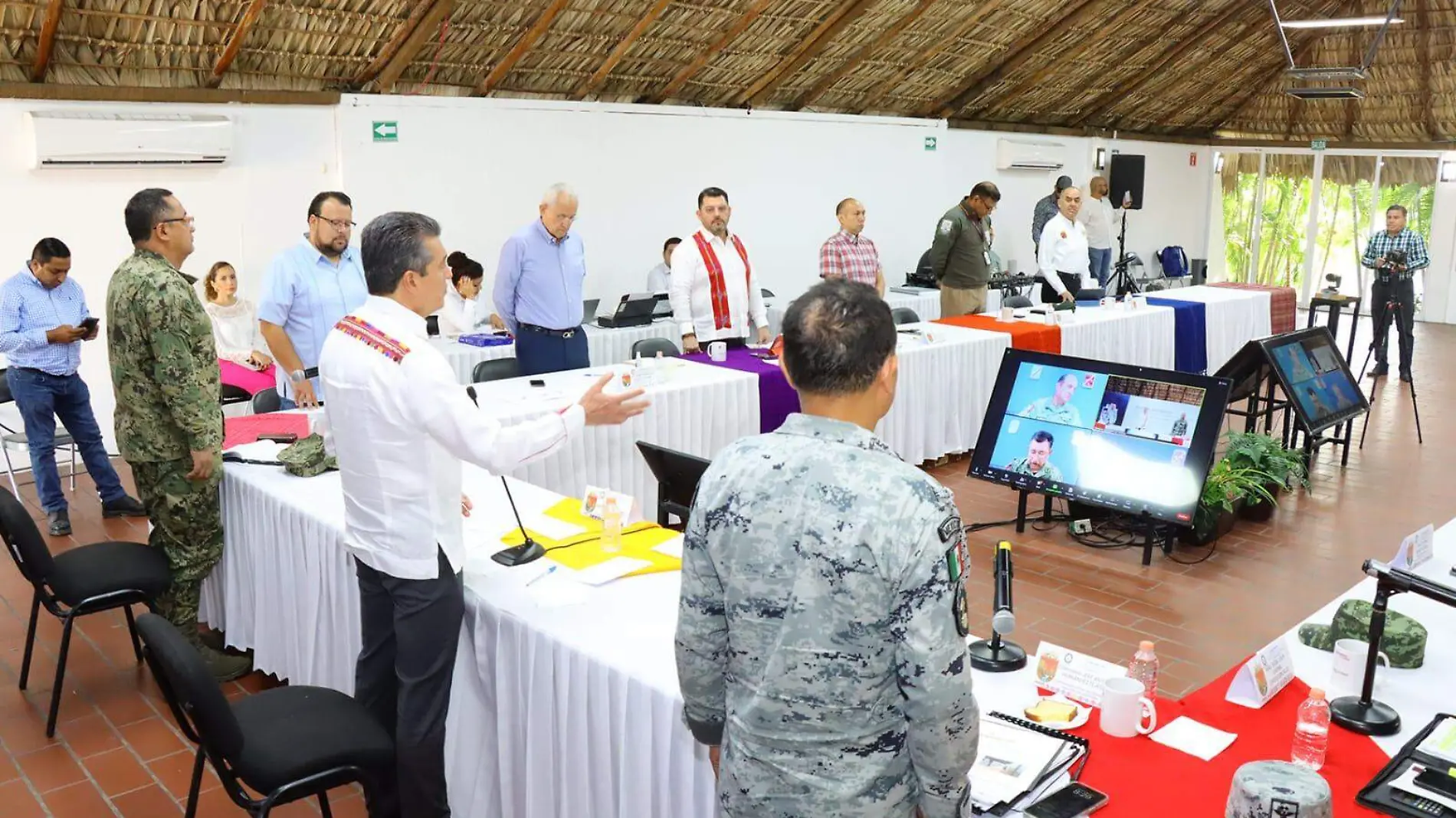 gobernador en la mesa de seguridad